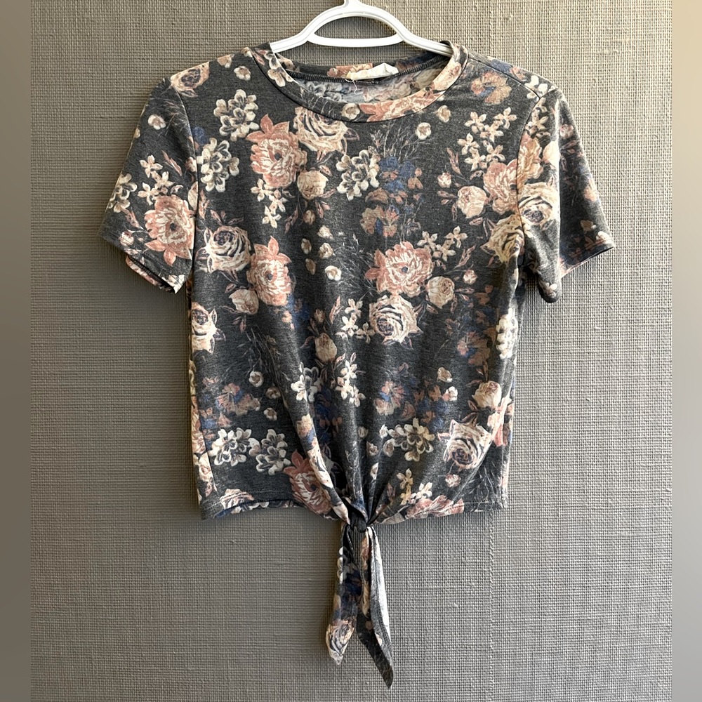 Poison & Ivy Floral Front Knot T Shirt Sz Small